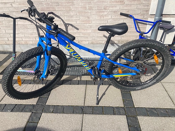 Product image 1 of 4