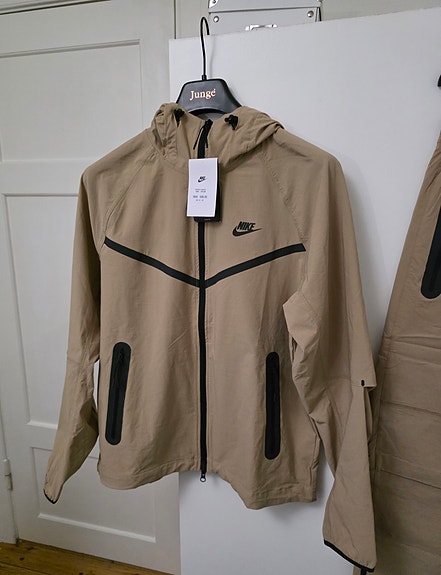 Product image 1 of 9