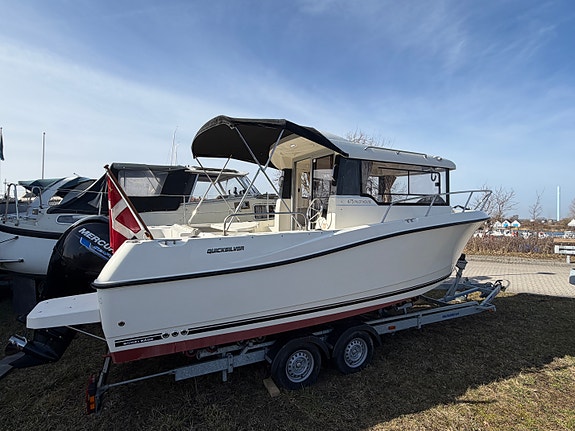 Quicksilver 675 Pilothouse
