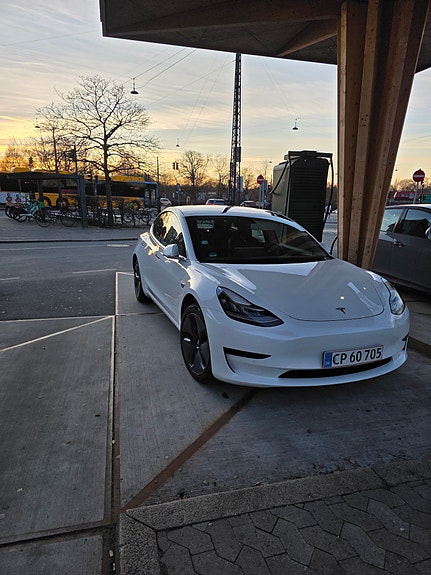 Tesla Model 3 til salg hos Nabilli