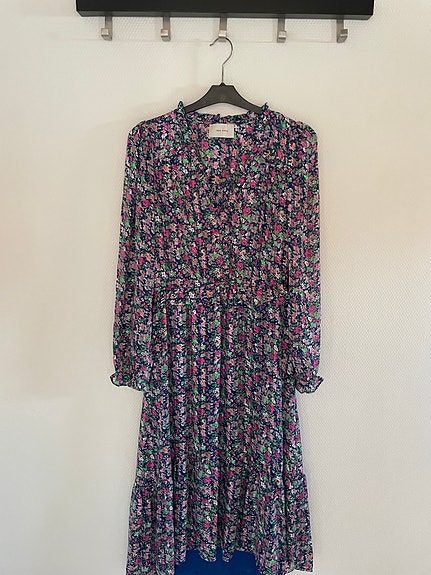 Product image 1 of 8