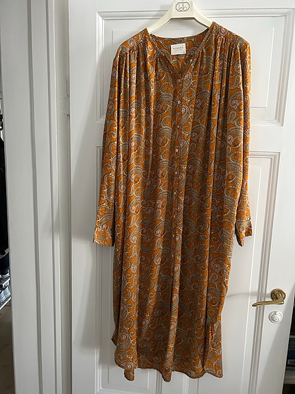 Product image 1 of 8