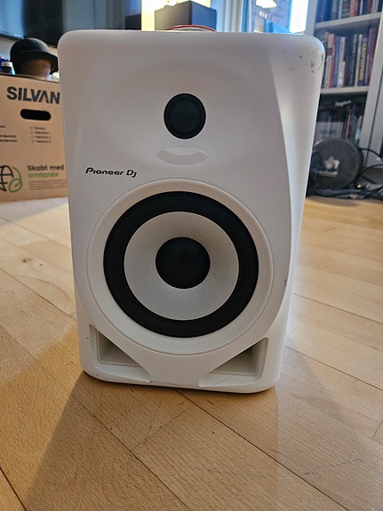 Product image 1 of 4