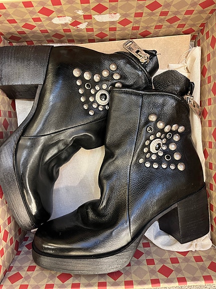 Product image 1 of 7