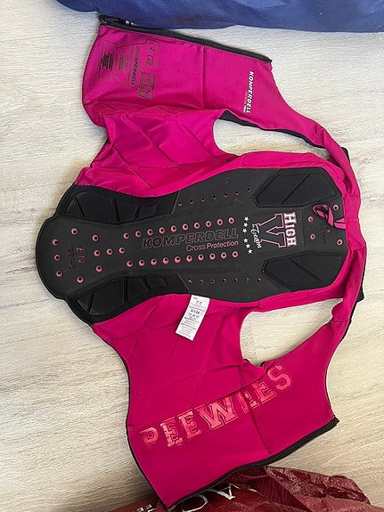 Product image 1 of 4