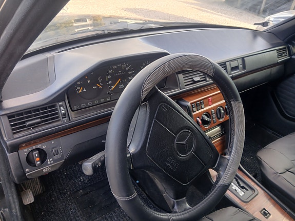 Mercedes-Benz 230 E 1992 photo 5