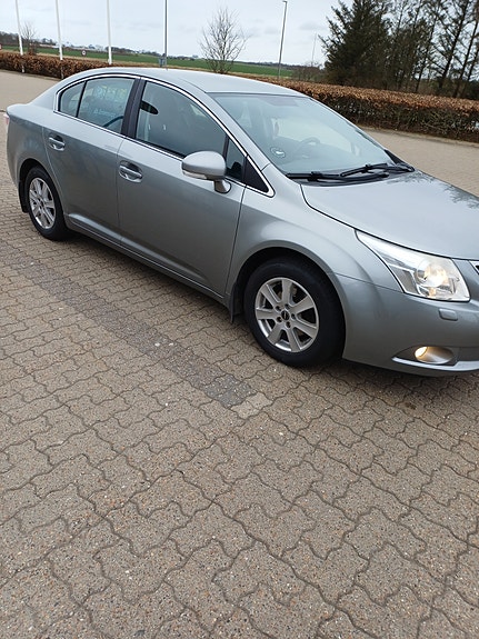 Toyota Avensis til salg hos Nabilli