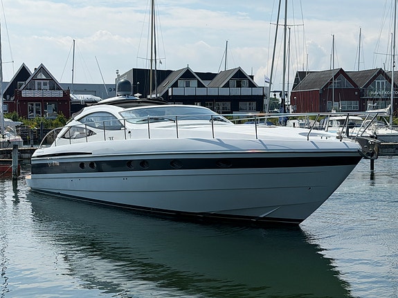 Pershing 52