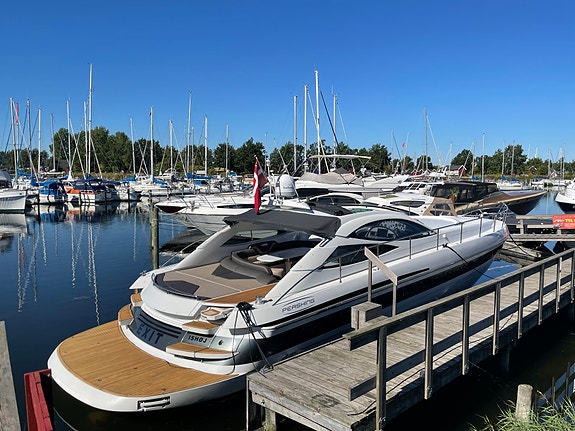 Pershing 52