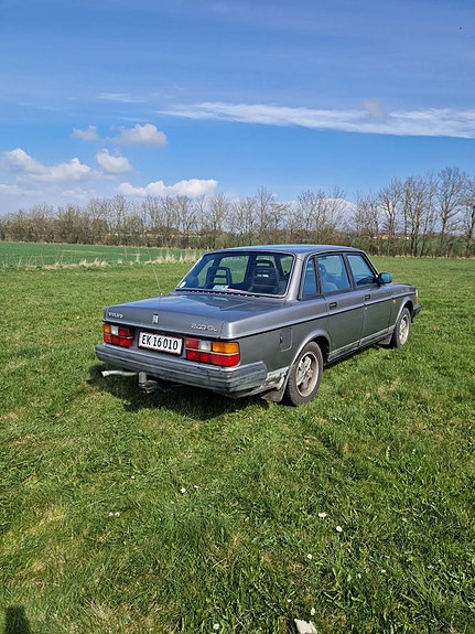Volvo 240 til salg hos Nabilli