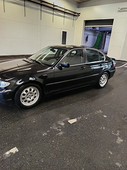 BMW 325i til salg hos Nabilli