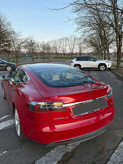 Tesla Model S til salg hos Nabilli