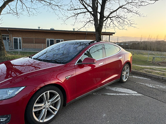 Tesla Model S til salg hos Nabilli