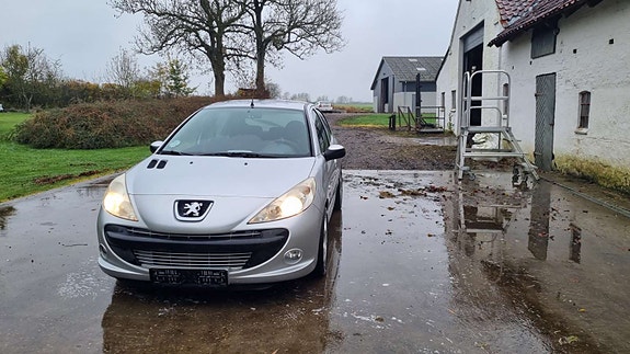 Peugeot 206 2012 photo 3