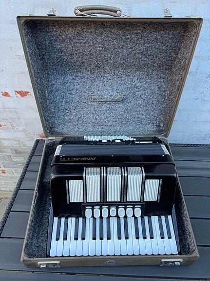 Product image 2 of 9
