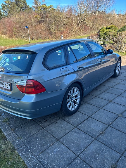 BMW 320i til salg hos Nabilli