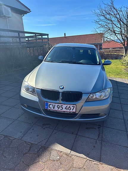 BMW 320i til salg hos Nabilli