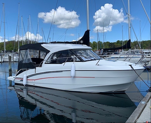 Motorbåd Beneteau Antares 7