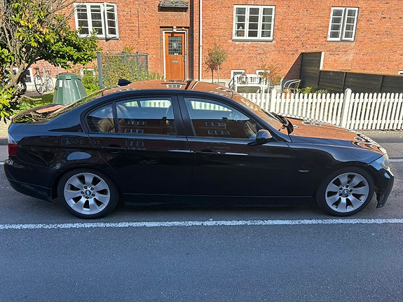 BMW 320i til salg hos Nabilli