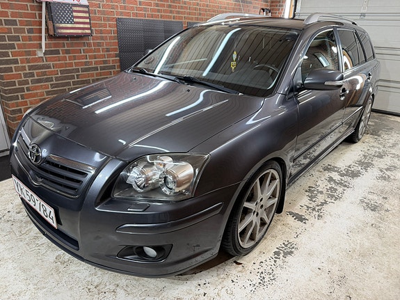 Toyota Avensis til salg hos Nabilli