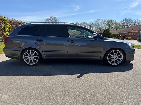 Toyota Avensis til salg hos Nabilli