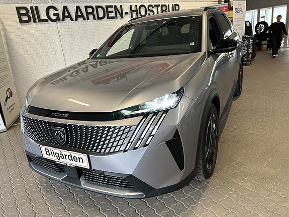 Peugeot e-5008