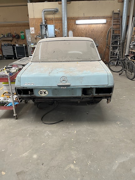 Mercedes 200/8 til salg hos Nabilli