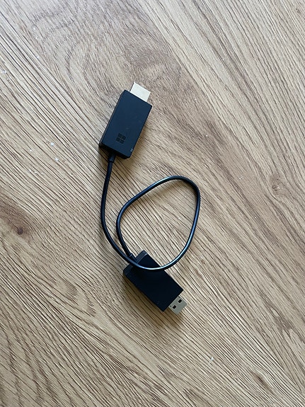 Microsoft Wireless Display Adapter v2 Model: 1733 HDMI adapter