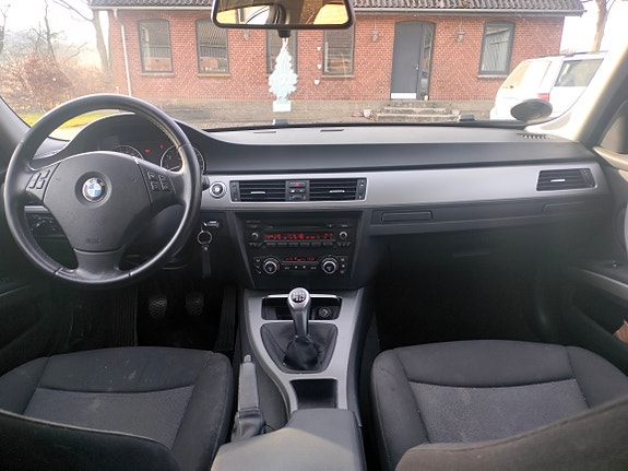 BMW 320i til salg hos Nabilli