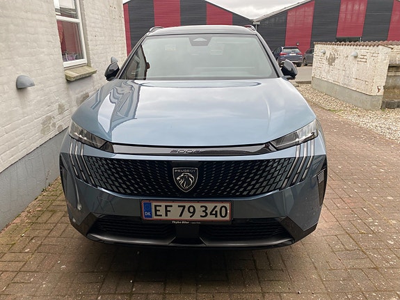 Peugeot e-5008