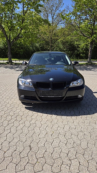 BMW 320i til salg hos Nabilli