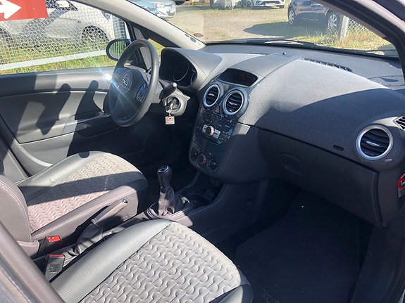 Opel Corsa 2011 photo 3