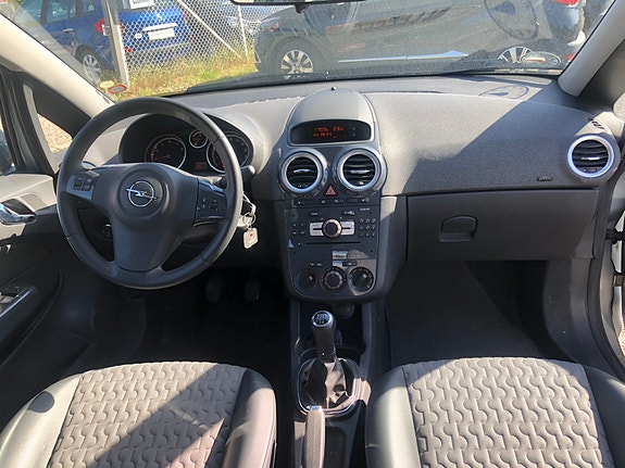 Opel Corsa 2011 photo 4