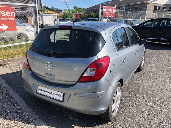 Opel Corsa 2011 photo 2