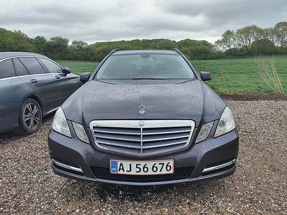 Mercedes-Benz E-Class 2011 photo 3