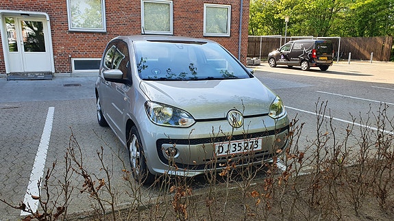 Volkswagen Up 2014 photo 3
