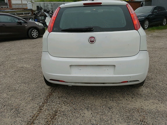 Fiat Punto 2013 photo 2