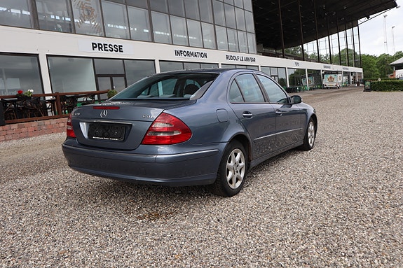 Mercedes-Benz E320 2004 photo 5