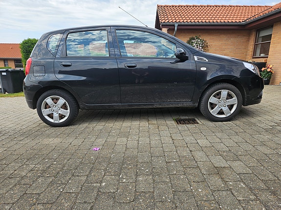 Chevrolet Aveo 2012 photo 2