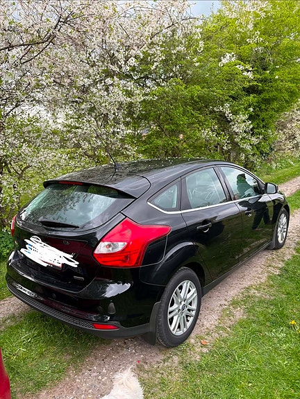 Ford Focus 2012 photo 2