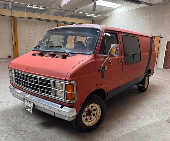 Dodge B250 1983 photo 2