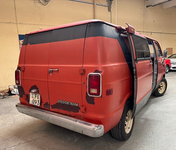 Dodge B250 1983 photo 5