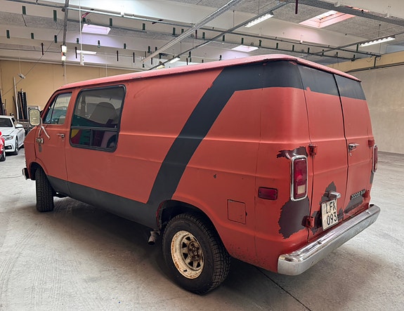 Dodge B250 1983 photo 4