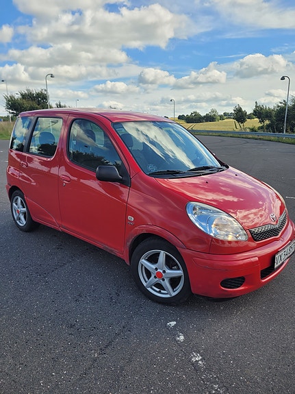 Toyota Yaris Verso 2004 photo 2