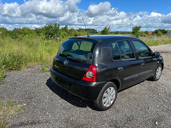 Renault Clio Ii 2009 photo 2