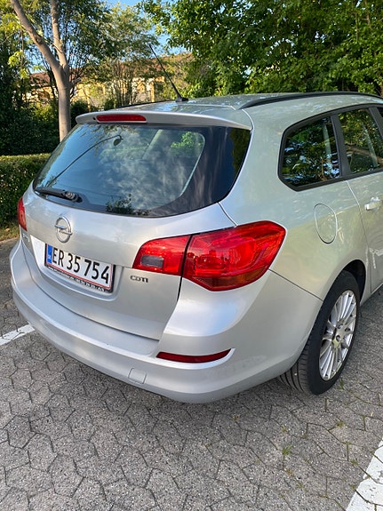 Opel Astra 2011 photo 5