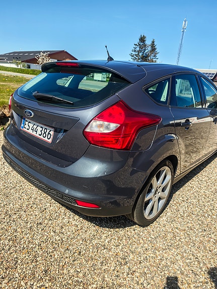 Ford Focus 2012 photo 3