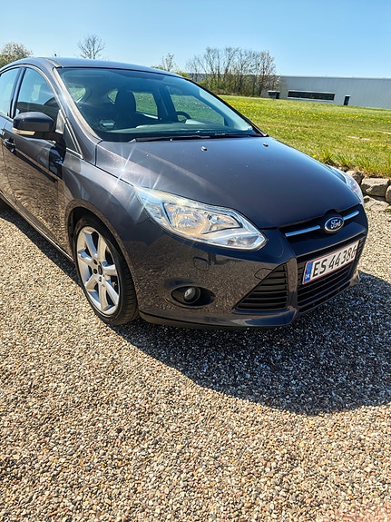 Ford Focus 2012 photo 2