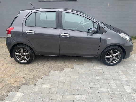 Toyota Yaris 2010 photo 4