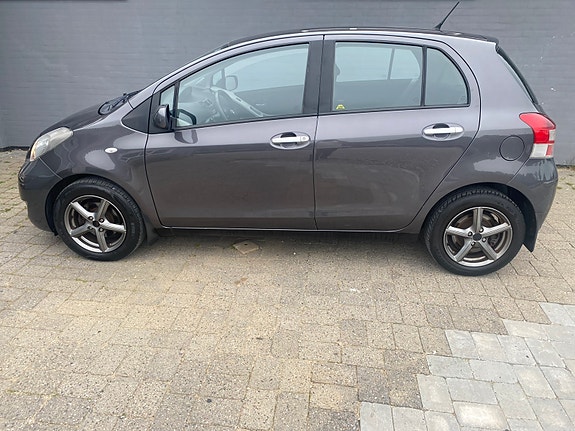 Toyota Yaris 2010 photo 5